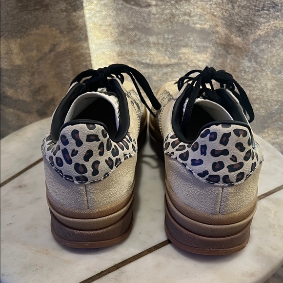 Adidas Womens leopard print Cream and Black Patterned Sneakers size 8.5 - Picture 2 of 8